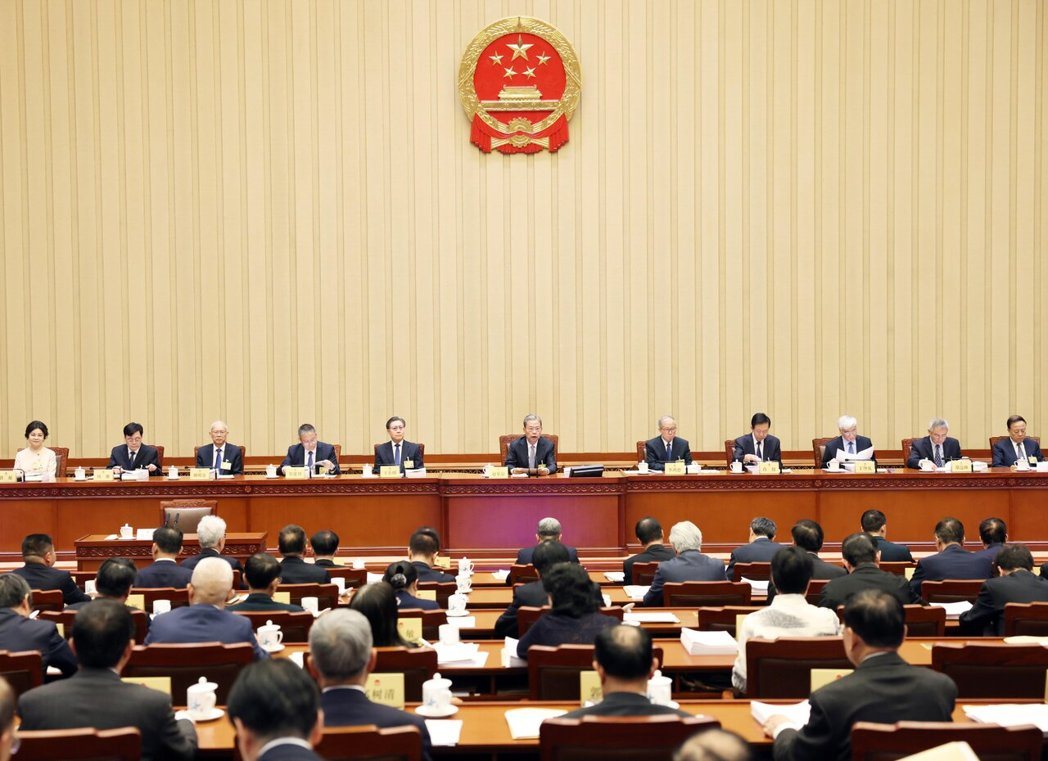 中共十四届全国人大常委会第22次会议27日在北京人民大会堂举行第一次全体会议,常... 中共十四届全国人大常委会第22次会议27日在北京人民大会堂举行第一次全体会议,常...
