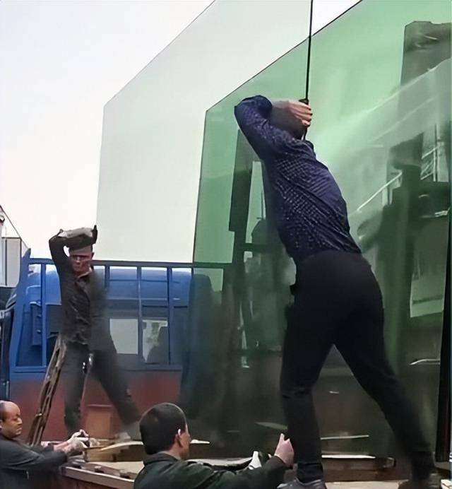 曹德旺有福气!儿子坐马斯克旁,但女儿更厉害 曹德旺有福气!儿子坐马斯克旁,但女儿更厉害