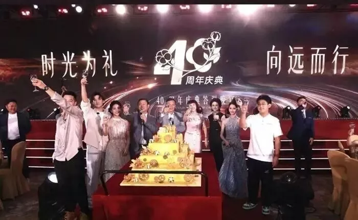 洁丽雅一张家族合影扒出豪门宅斗现实版!家族婚姻关系混乱