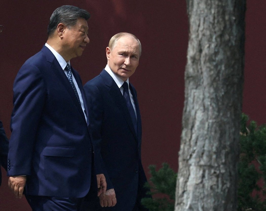 俄罗斯总统普丁将于19日至20日对中国进行国是访问,图为俄罗斯总统普丁(右)去年... 俄罗斯总统普丁将于19日至20日对中国进行国是访问,图为俄罗斯总统普丁(右)去年...