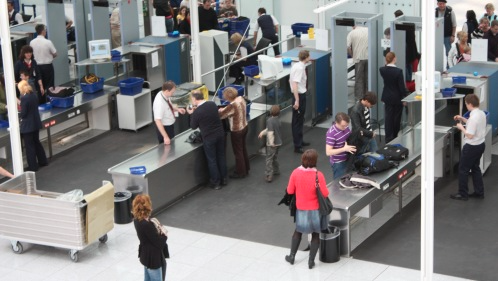 中国出入境新规:边控管理恐成“黑洞” 中国出入境新规:边控管理恐成“黑洞”