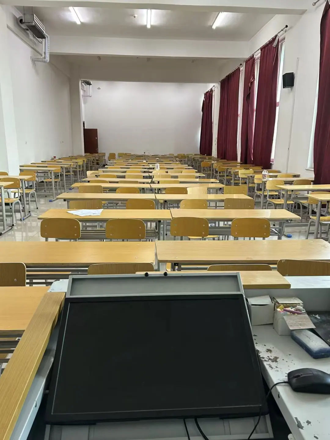名校女硕士进入“神仙岗” 卷到冒烟 月入1000 名校女硕士进入“神仙岗” 卷到冒烟 月入1000