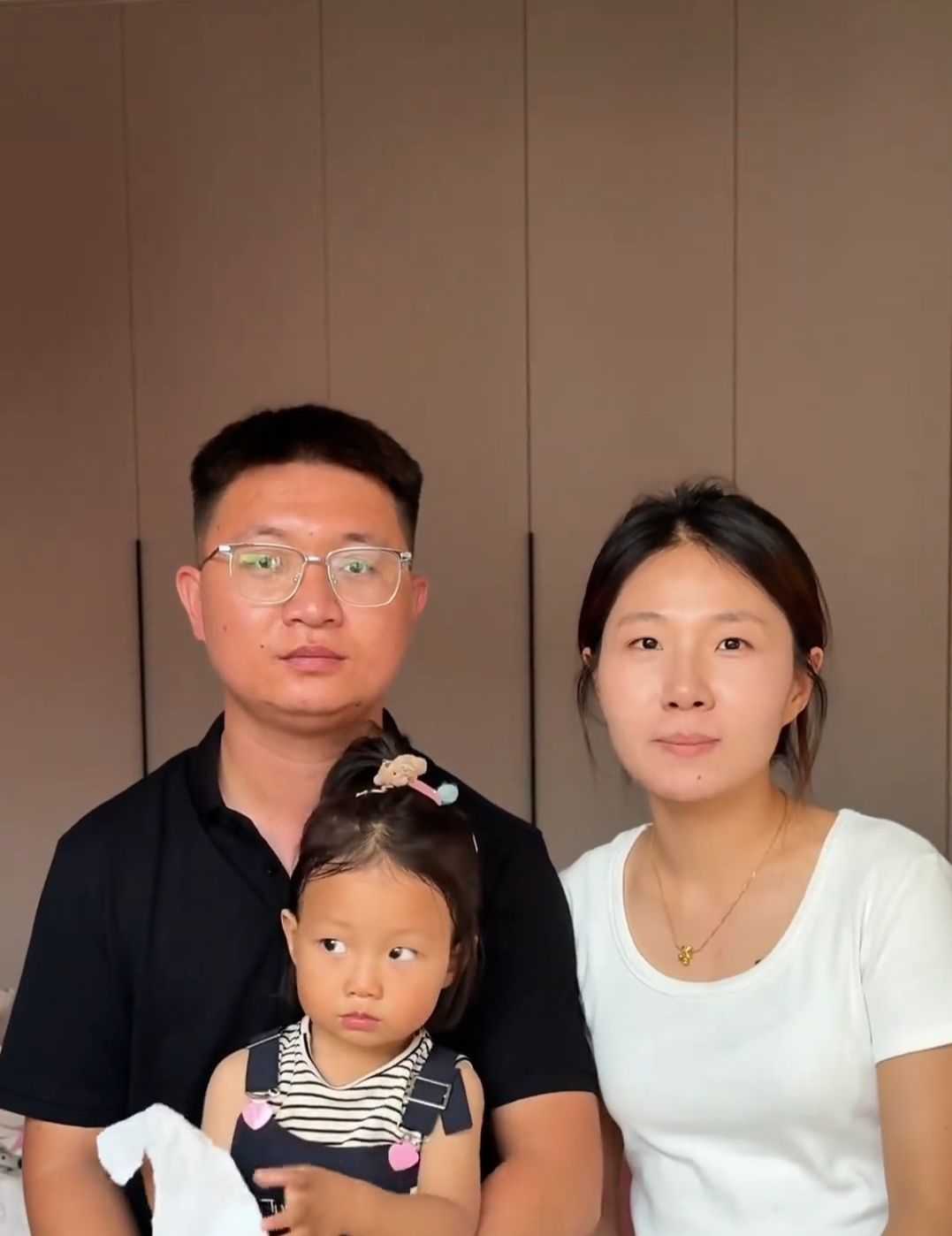 李敏一家三口(图片来源:当事人社交账号)