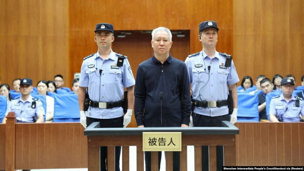中国深圳市中级人民法院发布的照片显示,中国恒大集团创始人许家印站在广东省深圳市中级人民法院的法庭上。(2026年8月20日)