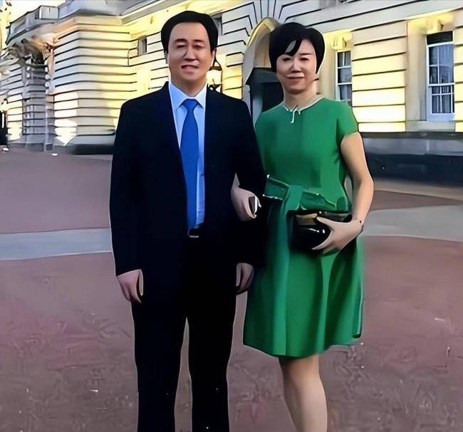 他是许家印亲哥 “寄生式”致富 如今成老赖 他是许家印亲哥 “寄生式”致富 如今成老赖
