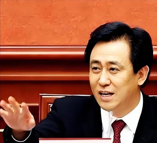 他是许家印亲哥 “寄生式”致富 如今成老赖 他是许家印亲哥 “寄生式”致富 如今成老赖