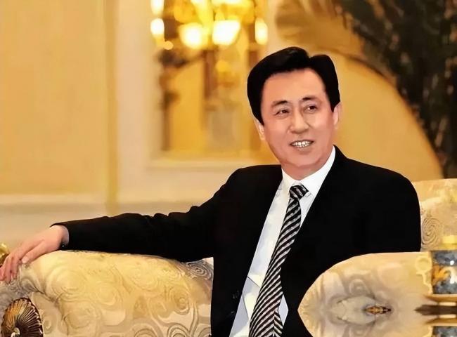 他是许家印亲哥 “寄生式”致富 如今成老赖 他是许家印亲哥 “寄生式”致富 如今成老赖