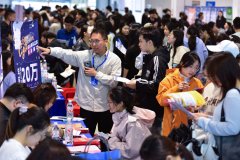 市场饱和+AI冲击 中国毕业生们太难 了