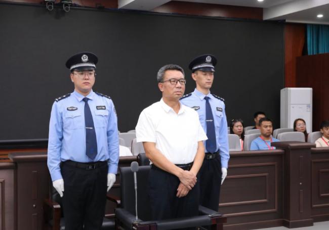 传内蒙第一贪官儿子藏欧洲 曝正科官员荒淫日常