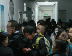 安置“巨婴”游客 拿学生当软柿子捏？