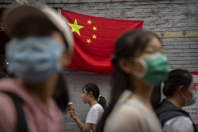 一个人可能一辈子都没有参与任何情报活动,但当他走出中国国境,他与中国国家情报体系之间的那条法律连线,并不因此消失;示意图。(美联社档案照)